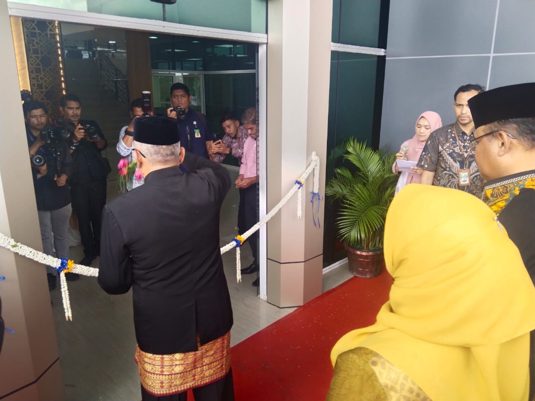 MAA Peusijuk Gedung Baru Dinas Perkim Aceh